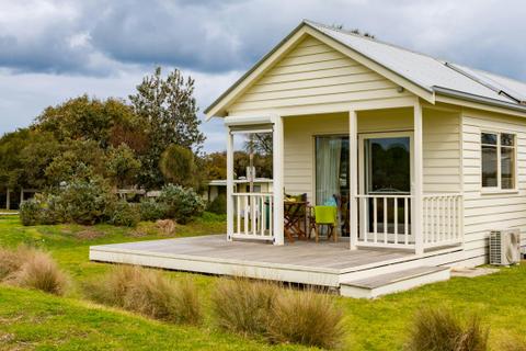 'Anne' Boathouse Exterior