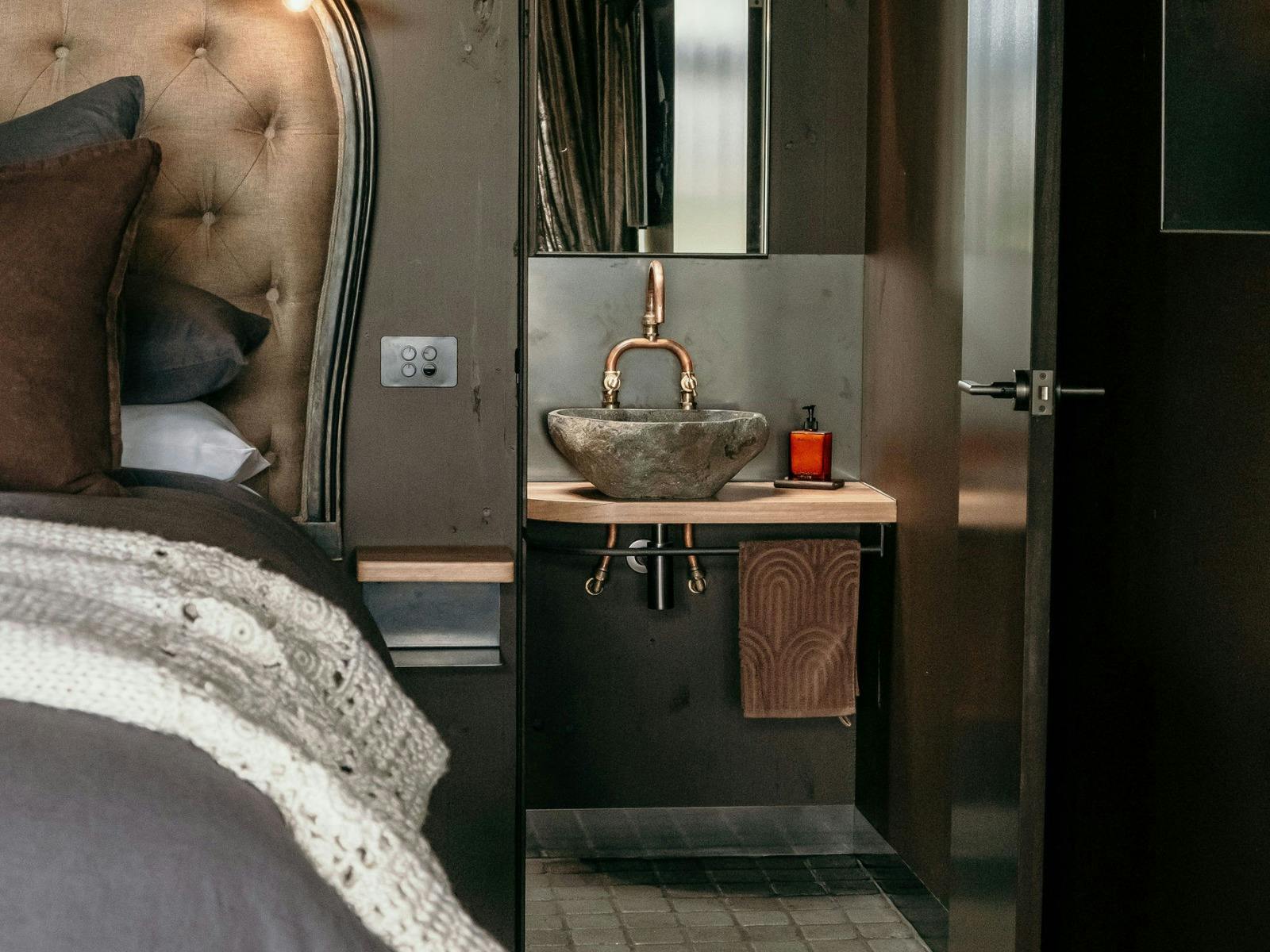 Stone Basin in Pinot Noir Villa