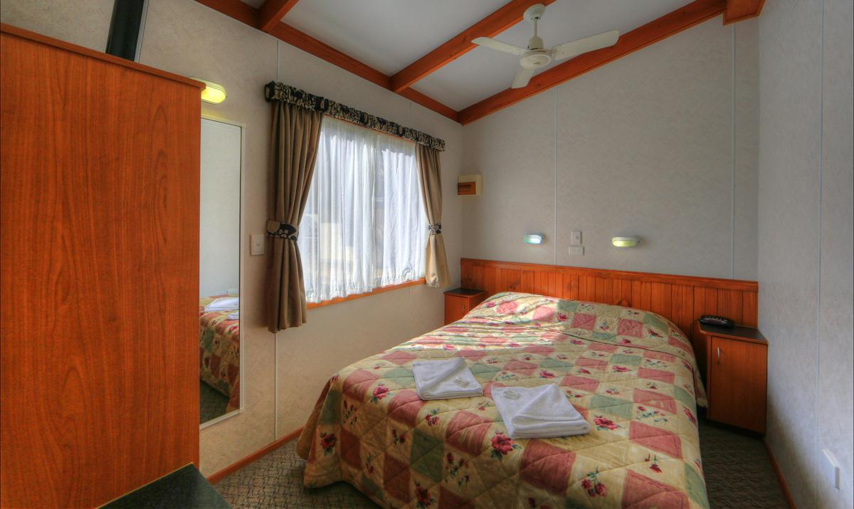 Lakeview Villa - bedroom