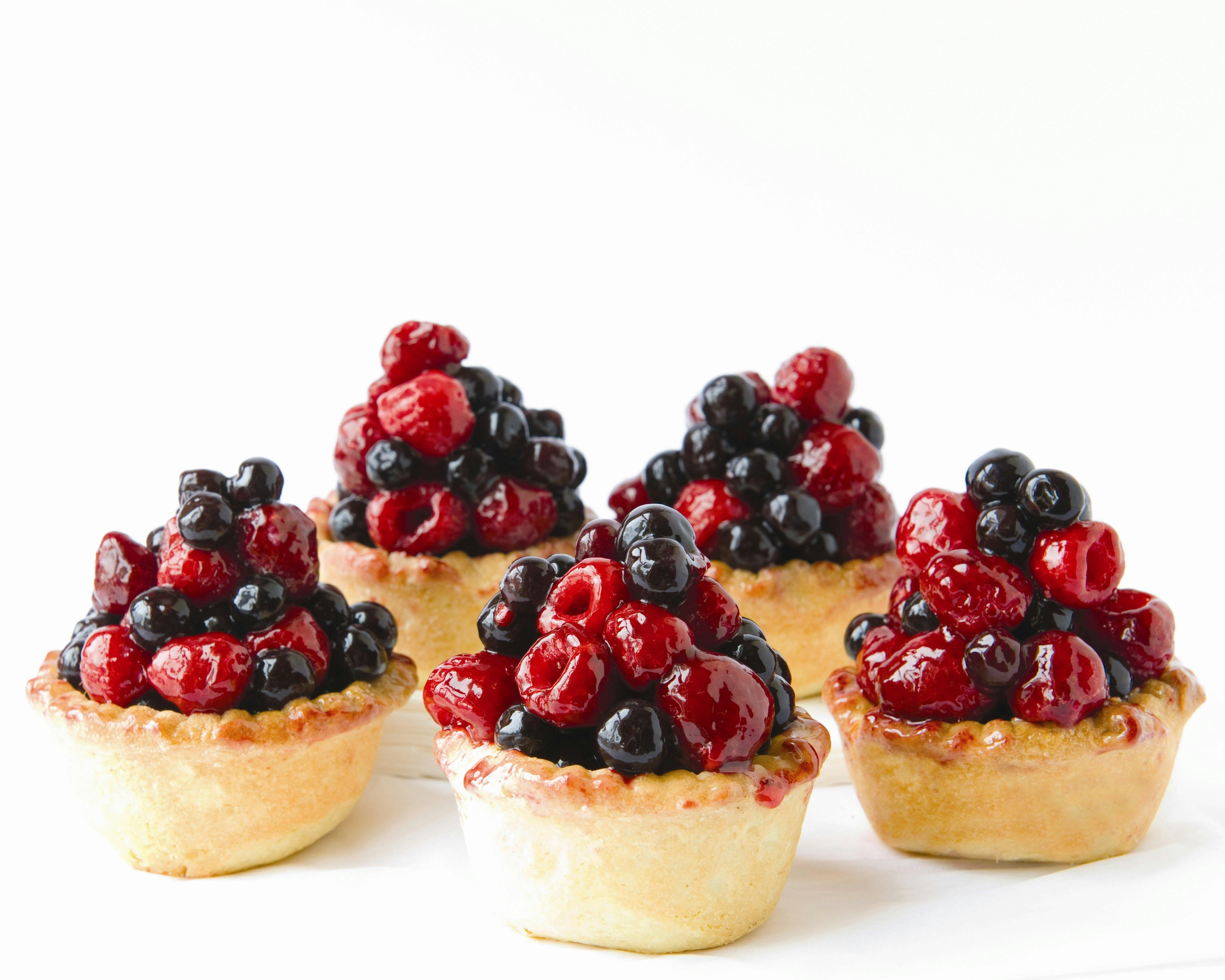 Snickerdoodles - creamy custard in a delicious shortcrust pastry shell topped with berries