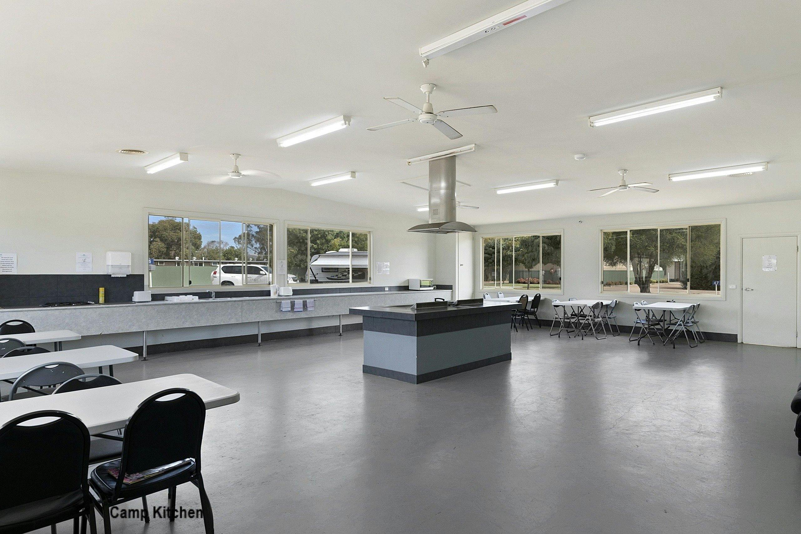 Benalla Tourist Park Camp Kitchen