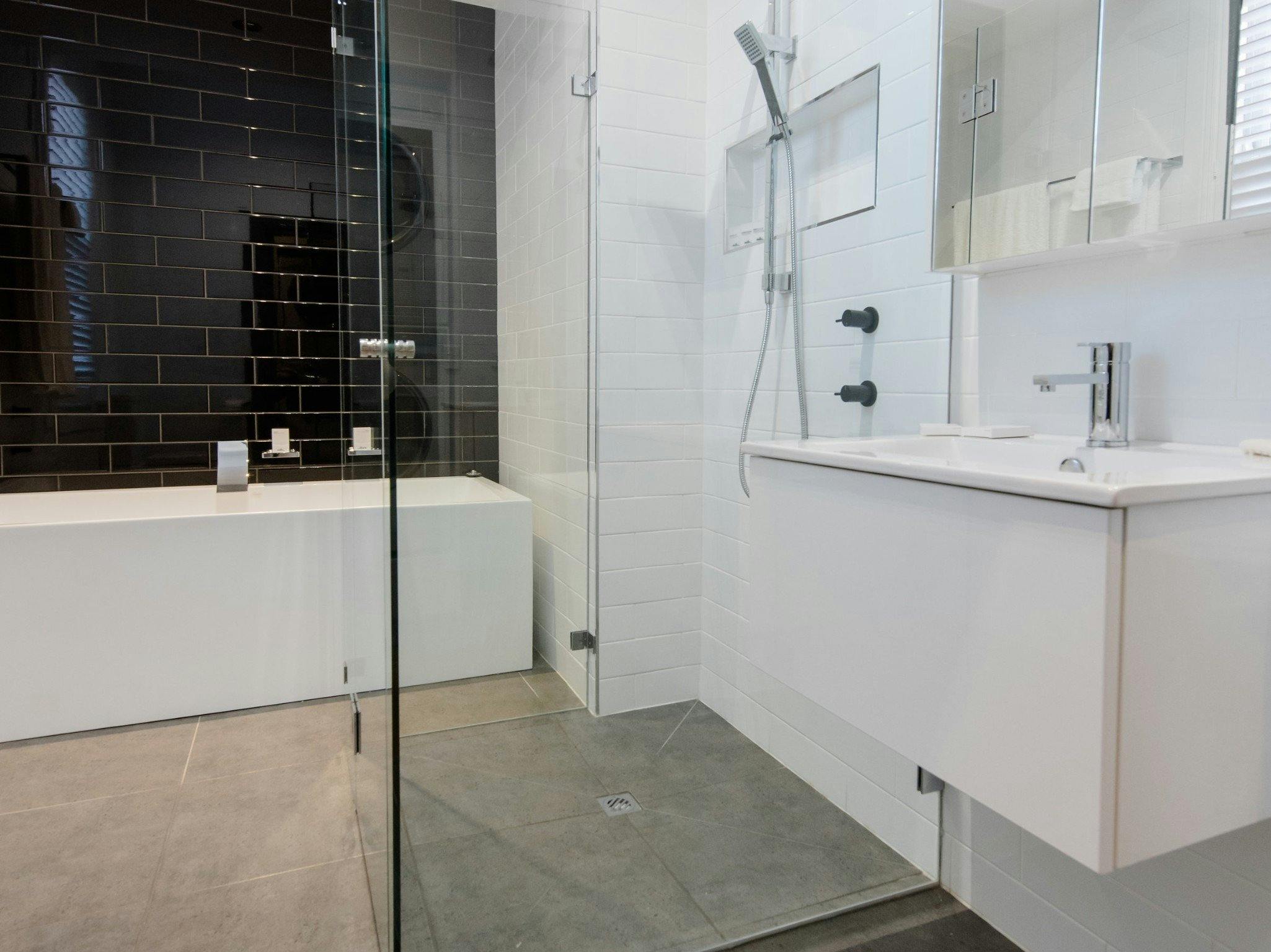 Bespoke on Main - Bath