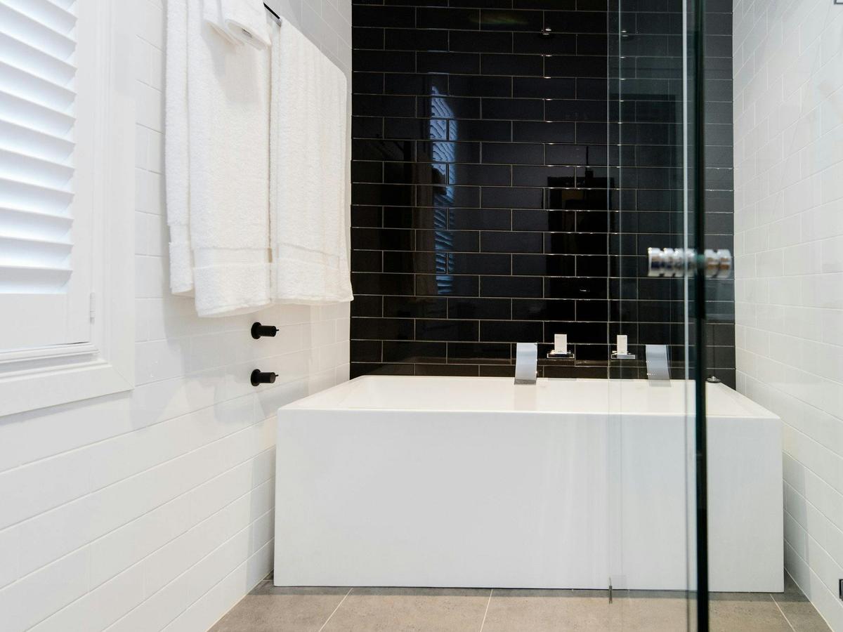 Bespoke on Main - Bath