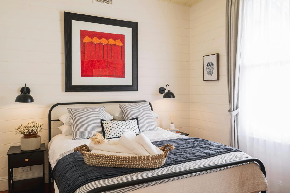 Benambra Cottage.  Super Comfy queen Bed.  Fishermans Cottage Built circ. 1860
