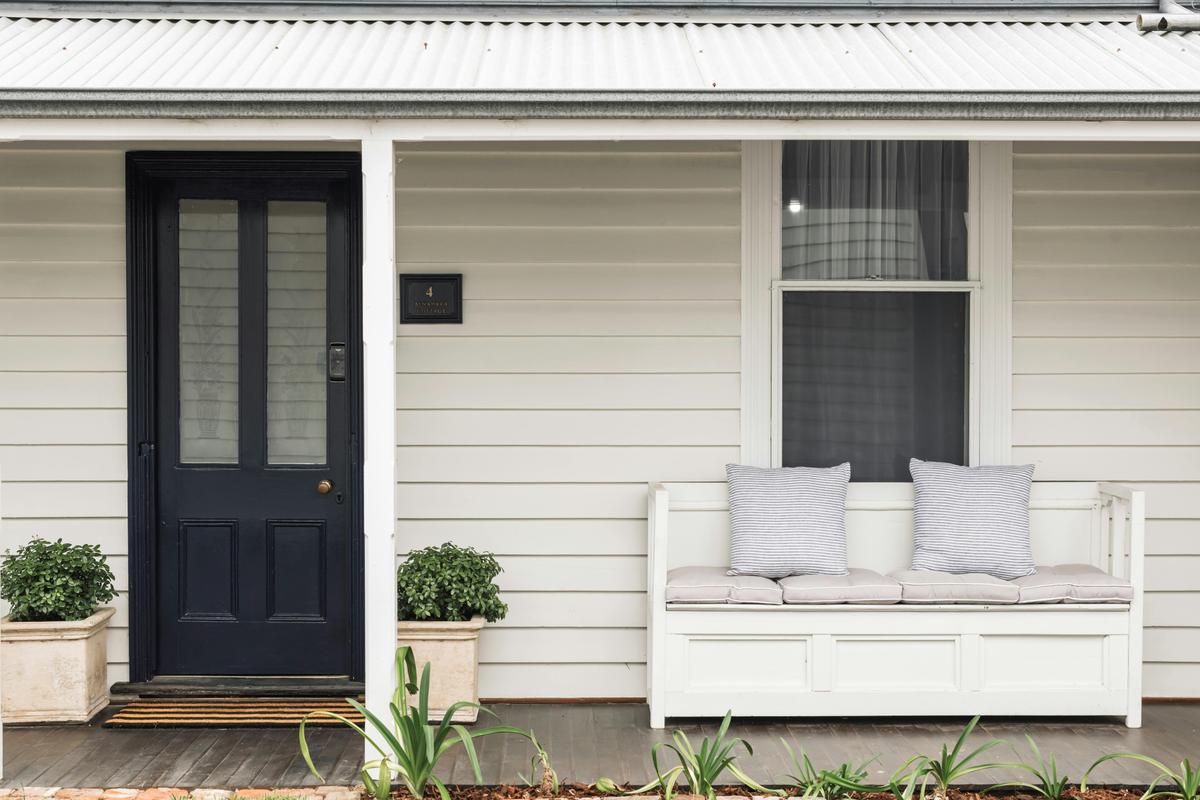 Benambra Cottage built circ. 1860.  Fully self contained.   Verandah  to site and relax