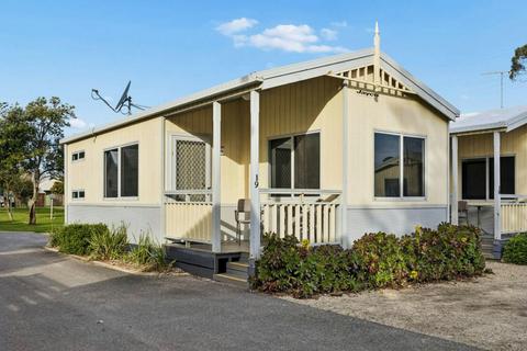 2 Bedroom Deluxe Cabin