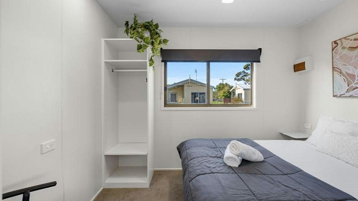 Ingenia Holidays Inverloch 2 Bedroom Ensuite Cabin Bedroom
