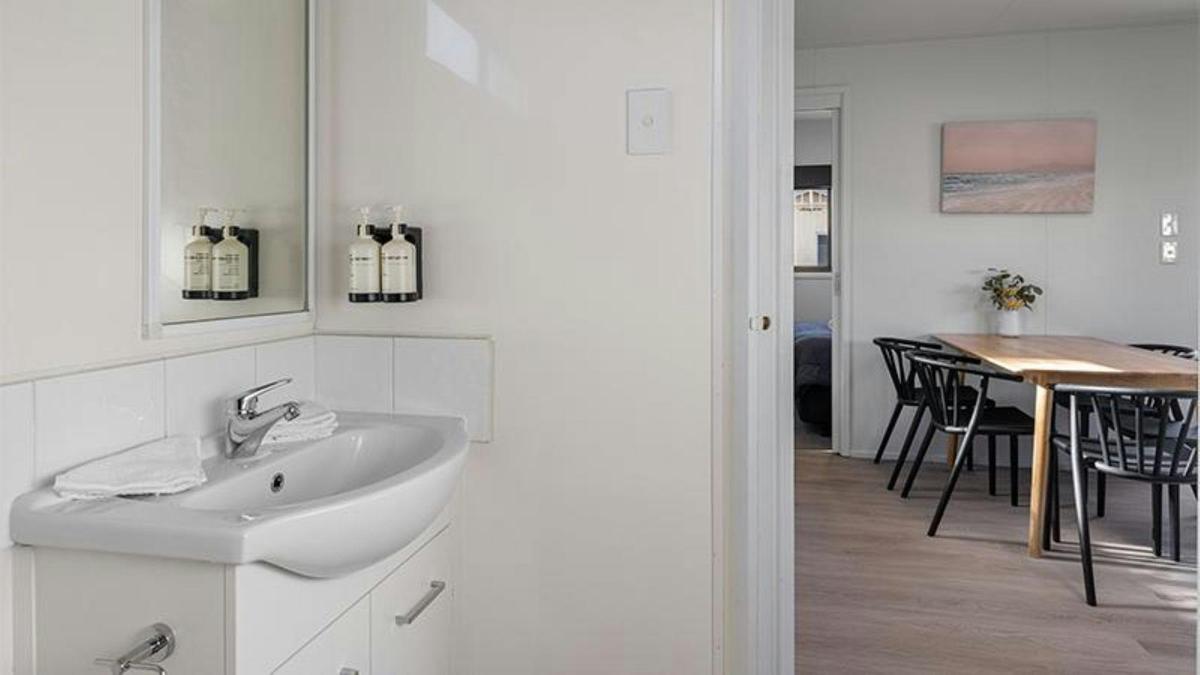 Ingenia Holidays Inverloch 2 Bedroom Ensuite Cabin Bathroom