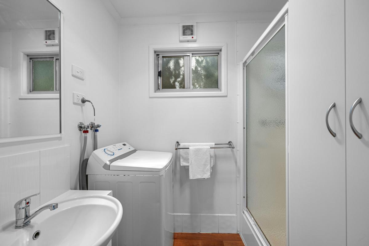 3 Bedroom Poolside Villa Bathroom Laundry