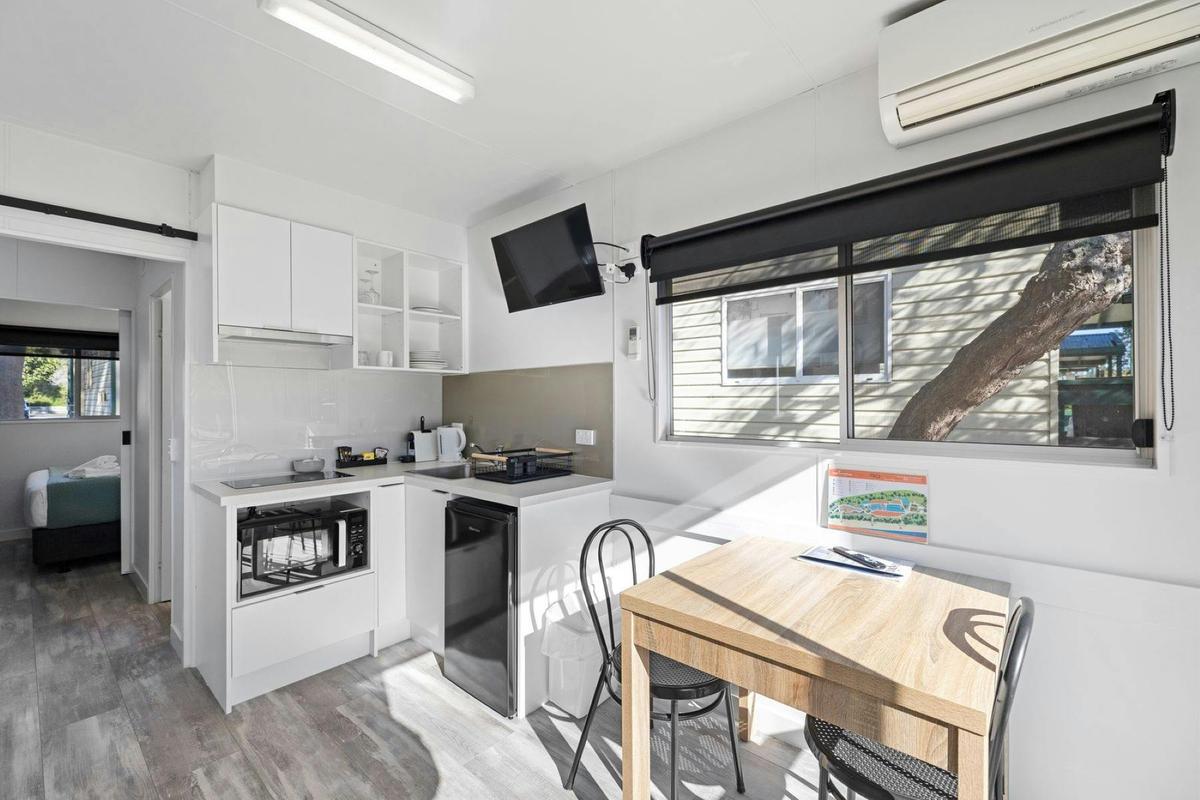 1 Bedroom Cabin Kitchen