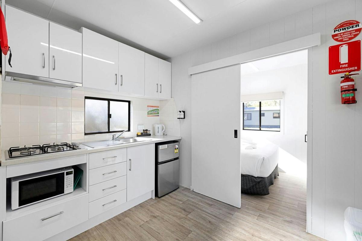 1 Bedroom Park Cabin Kitchen