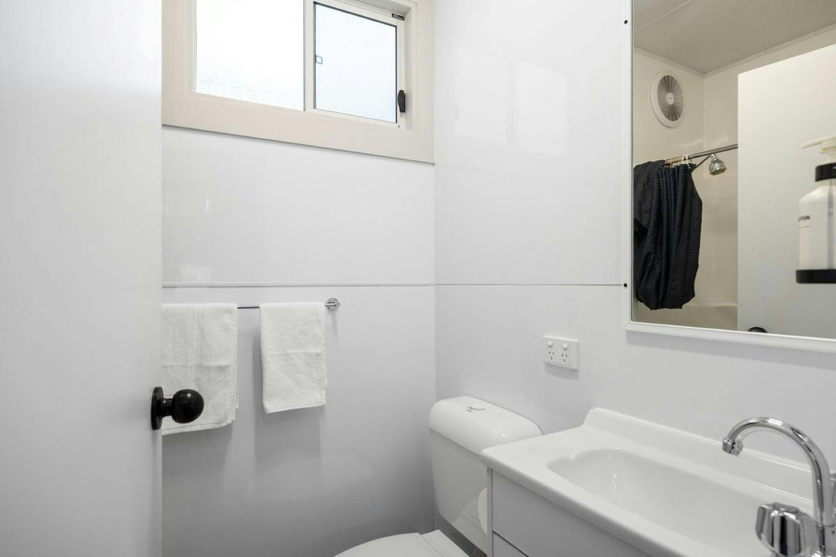 1 Bedroom Cabin Bathroom