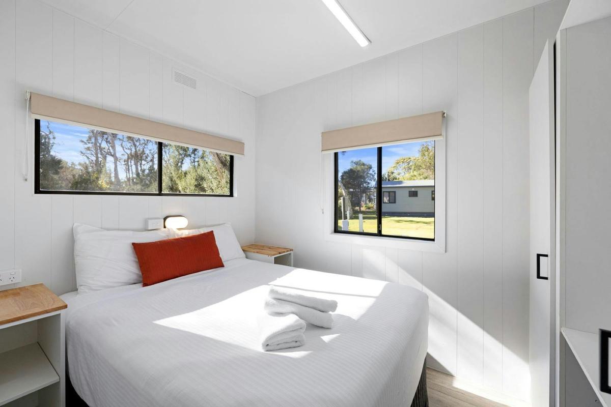 1 Bedroom Park Cabin Bedroom