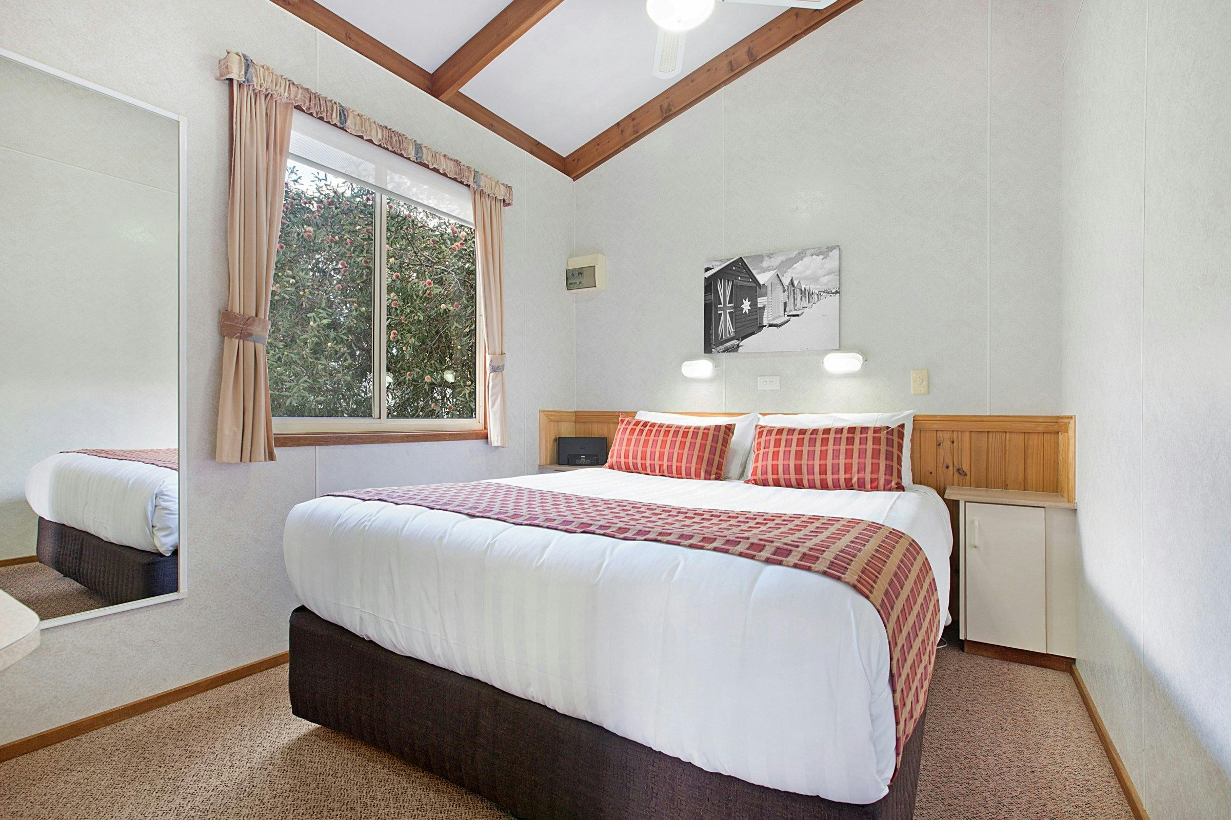 Family cabin - main bedroom