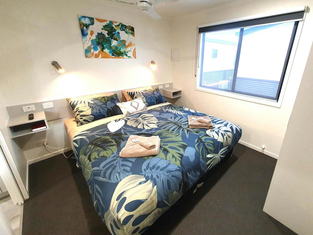 BIG4 Whiters Holiday Village Deluxe Villas main bedroom