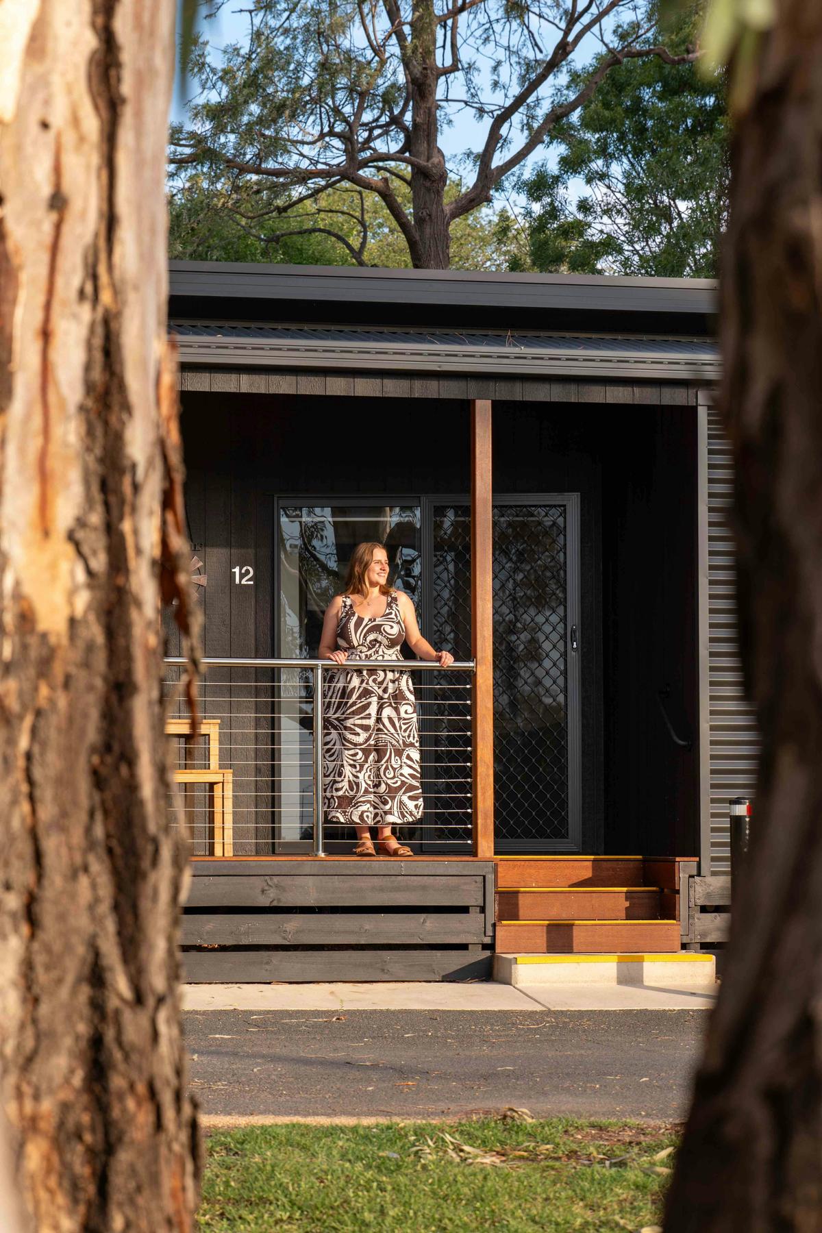 NEW Deluxe Lakeview Cabin - Sleeps 5