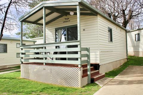 Deluxe Couples Cabin - Exterior