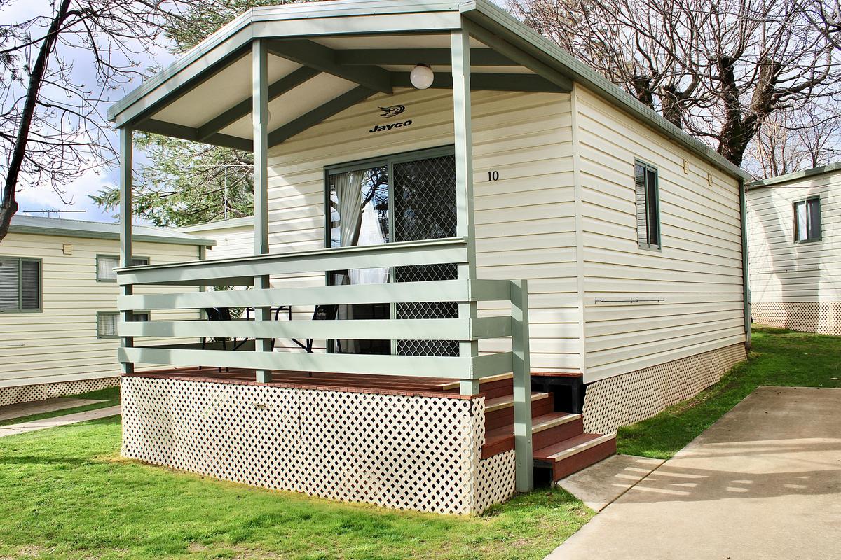 Deluxe Couples Cabin - Exterior