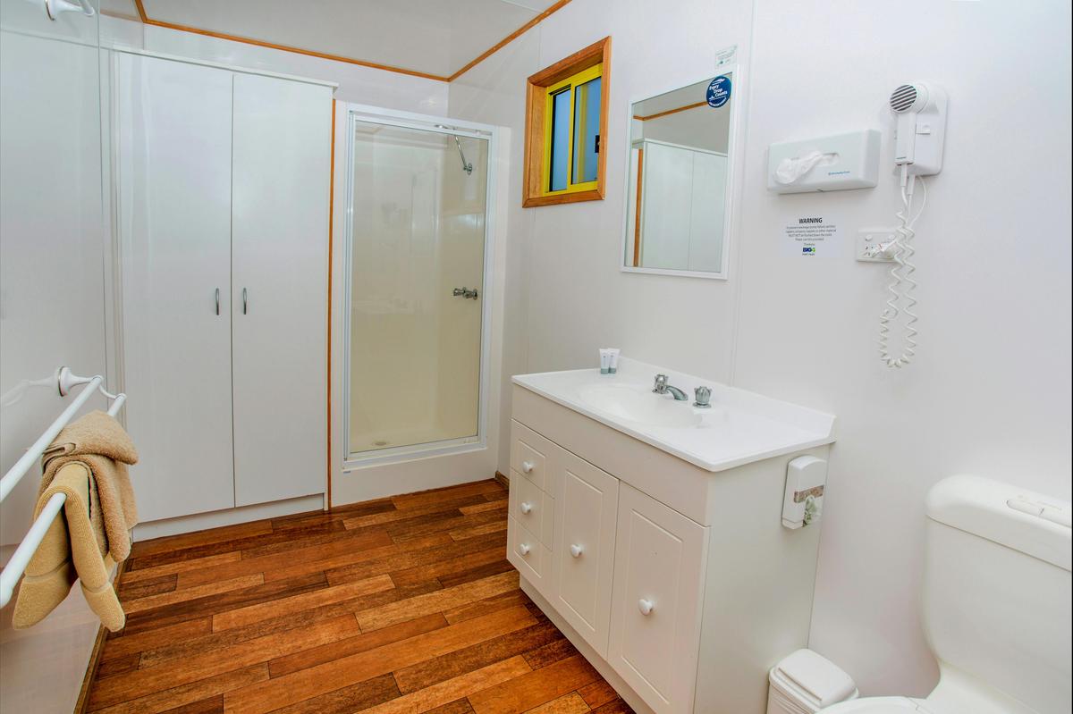 Heron Cabin Bathroom