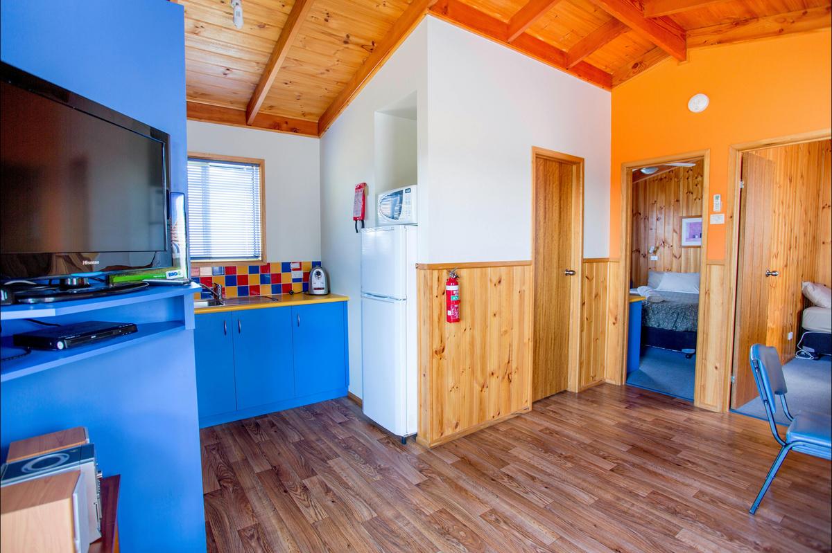 Curlew 2 bedroom cabin