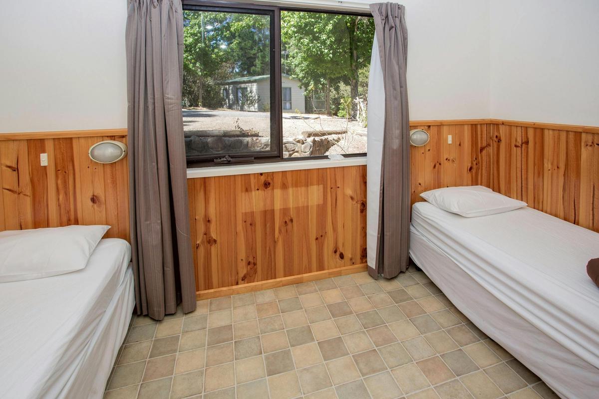 2 Bedroom Lakeview Cabin