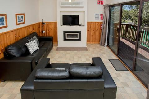 2 Bedroom Lakeview Cabin