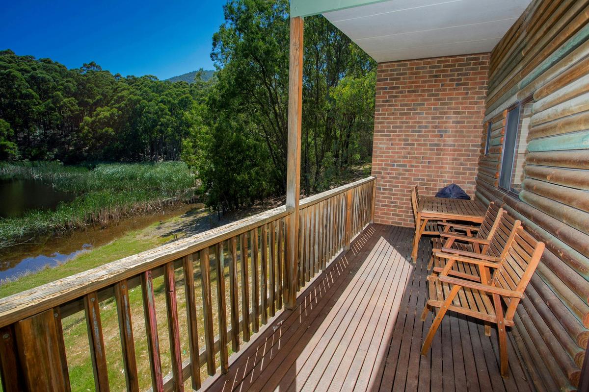 2 Bedroom Lakeview Cabin