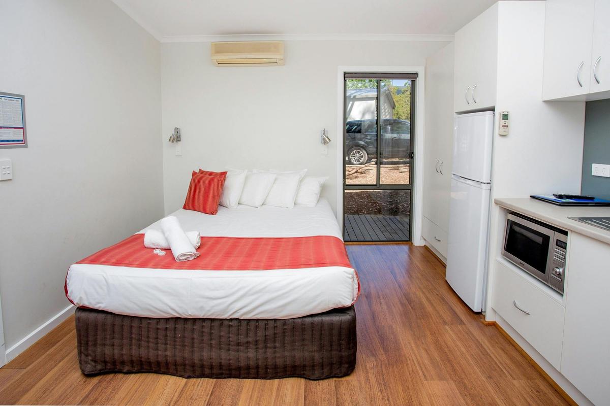 1 Bedroom Hilltop Studio