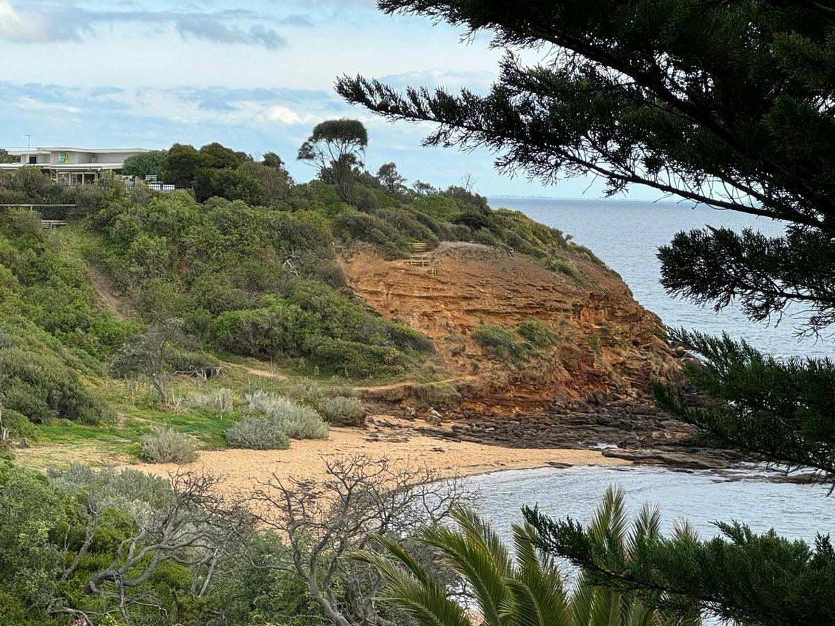 Mornington clifftop view towards the Mornington Bowls club