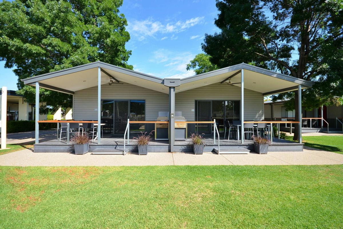 BIG4 Mildura Getaway 3 Bedroom Luxury Poolside exterior