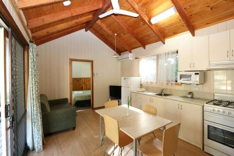 Homestead Two Bedroom Holiday Cabin - Open plan living dining