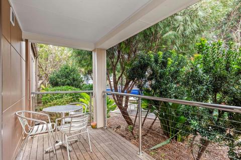2 Bedroom Banksia Cabin Exterior Deck