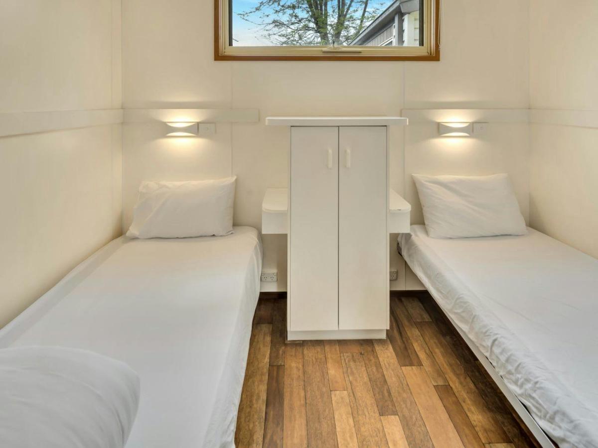 Swan Bay Studio Cabin single beds