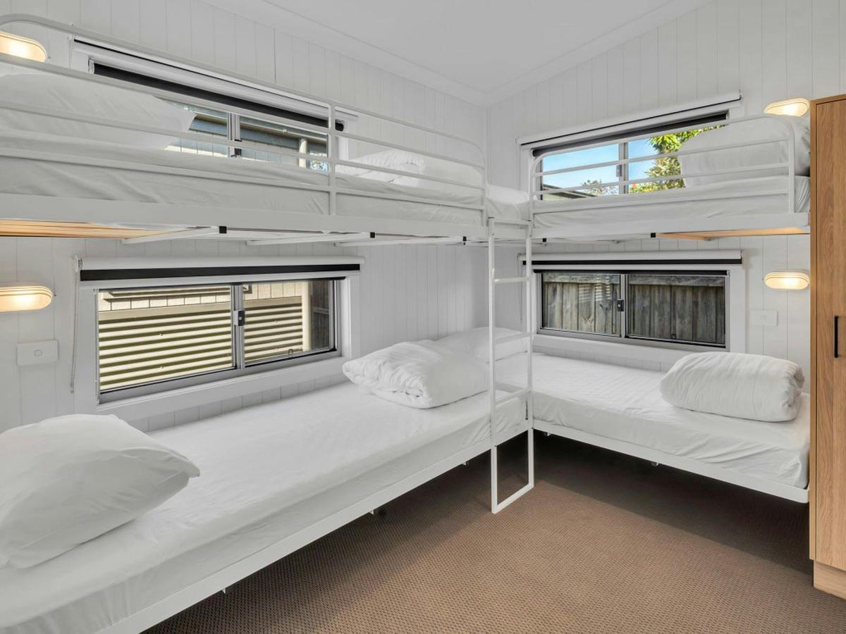 2 Bedroom Lonsdale Cabin Bunk Beds