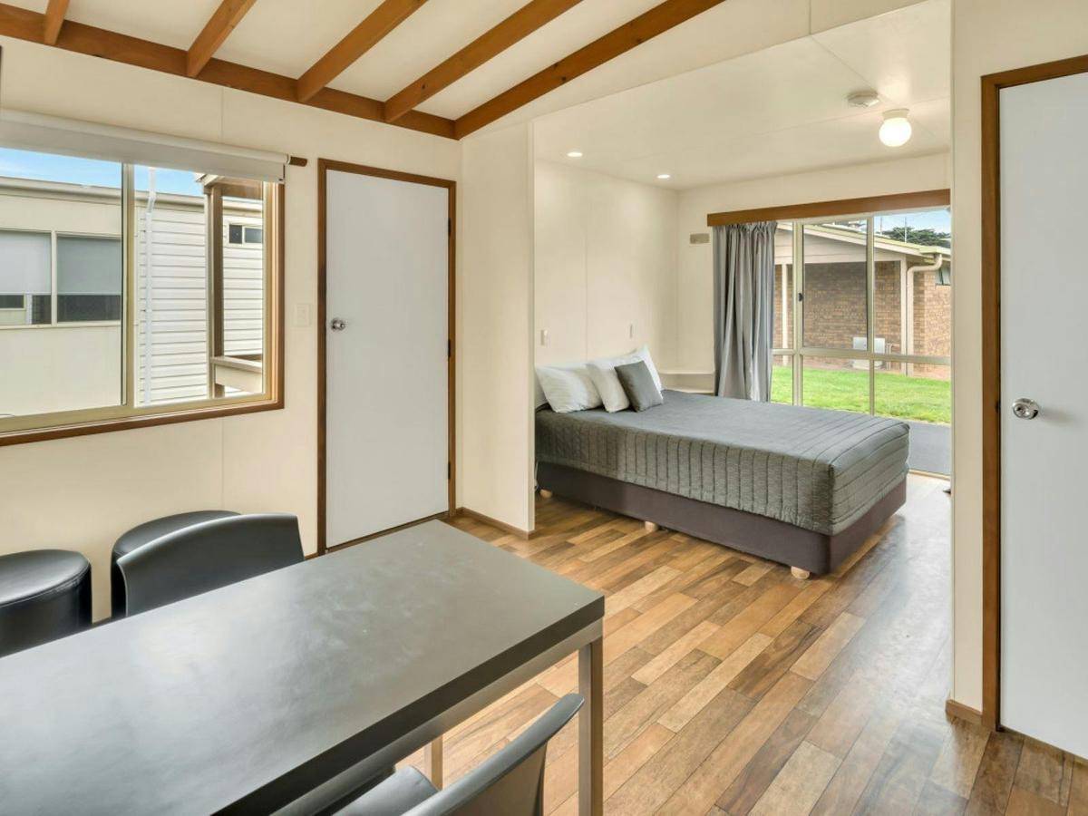 Swan Bay Studio Cabin interior