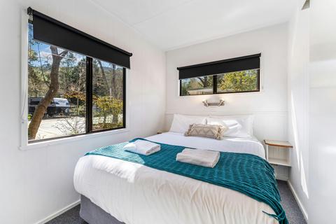 Pet Friendly Two Bedroom Cabin | Tasman Holiday Parks - Bright
