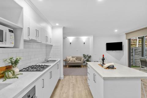 Two Bedroom Studio Unit | Tasman Holiday Parks - Bright