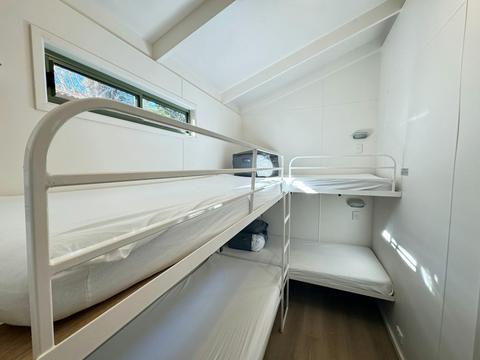 Deluxe 3BR Villa | Tasman Holiday Parks - Bright