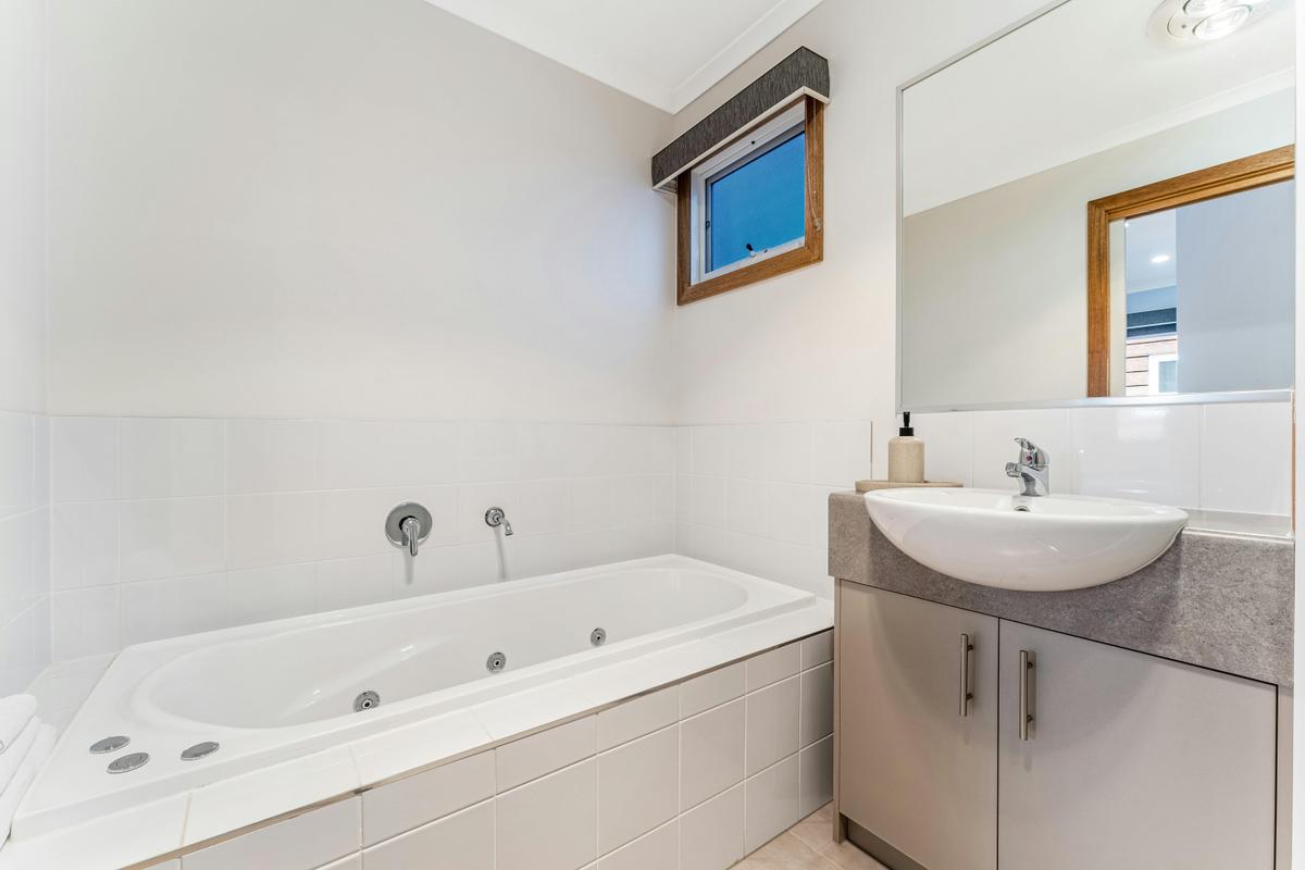 Two Bedroom Spa Villa | Tasman Holiday Parks - Bright