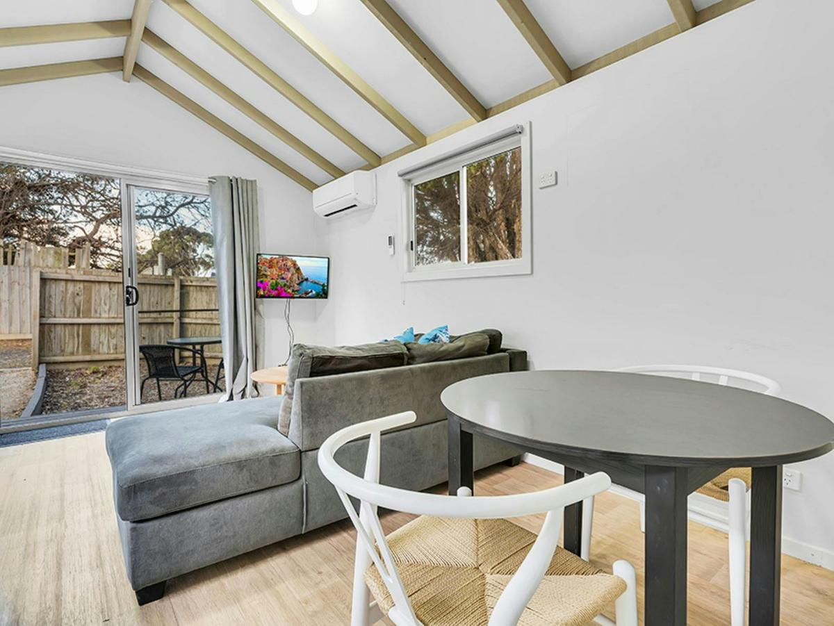 1 Bedroom Cabin Living