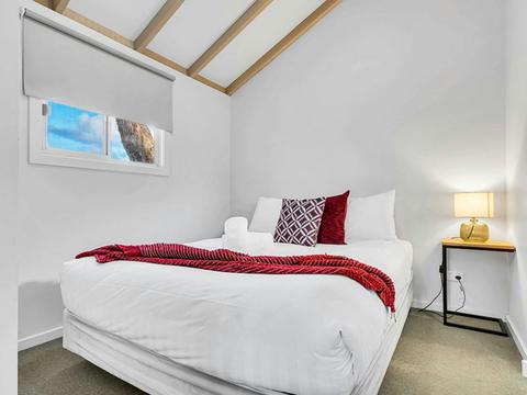 1 Bedroom Cabin Bedroom