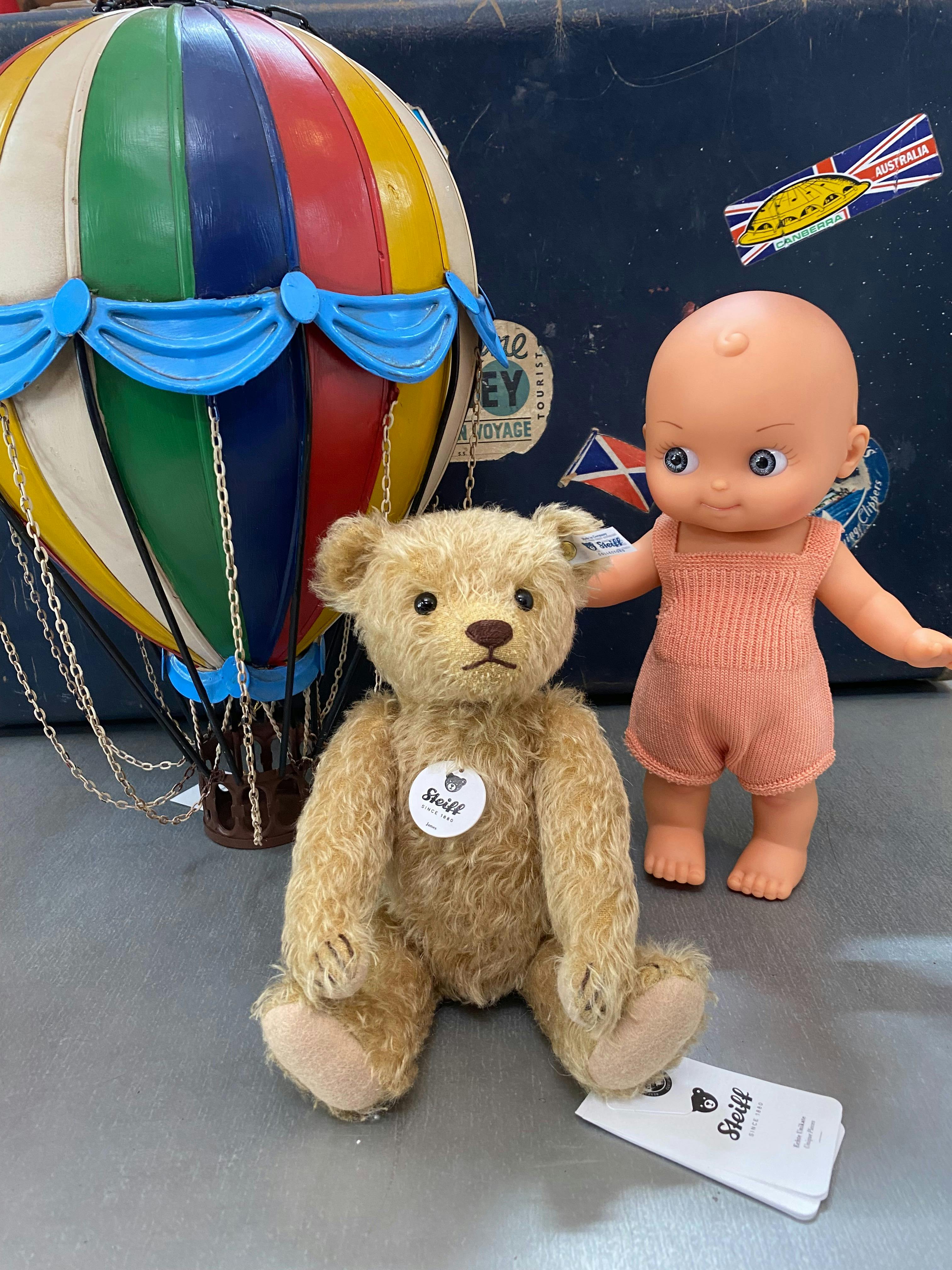 Hot air ballon, Steiff Bear, doll