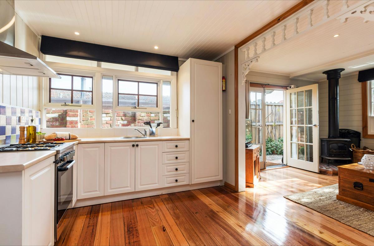 kitchen and lounge, sandpiper