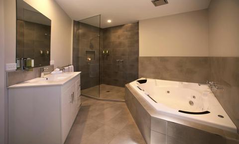 King Spa Studio Bathroom