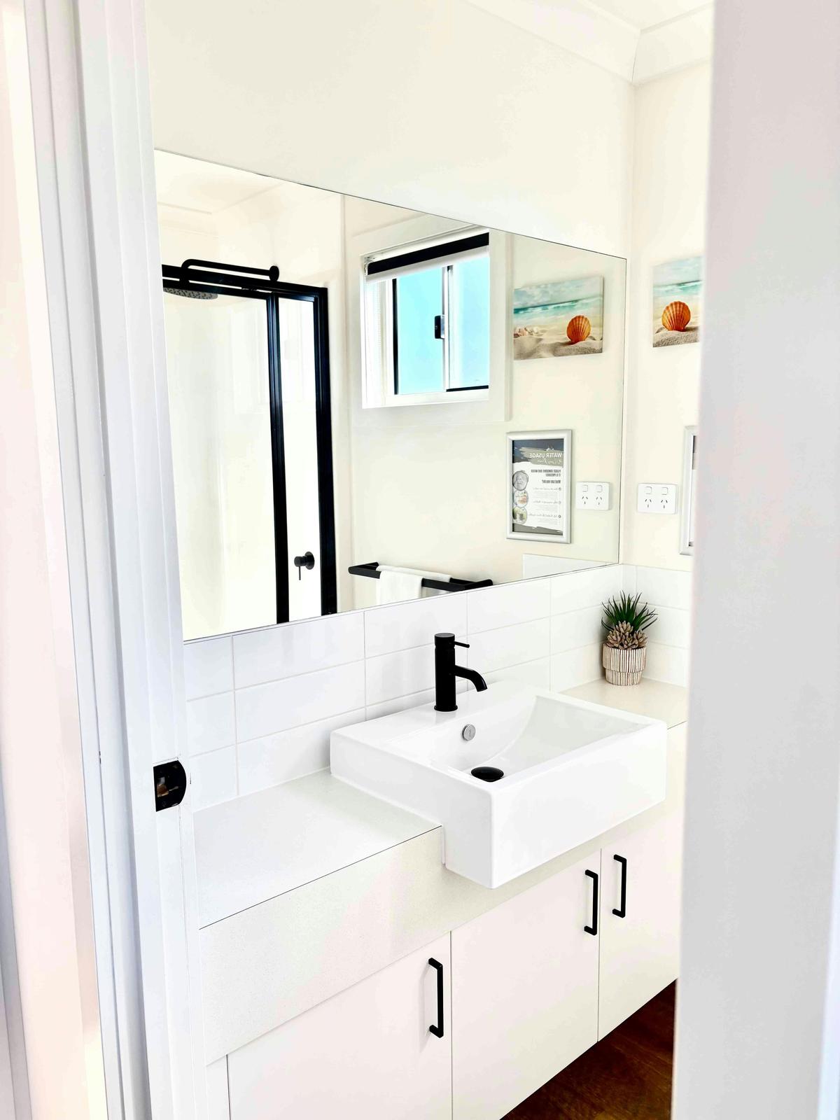 Luxury Beachside Cabin - Sleeps 6