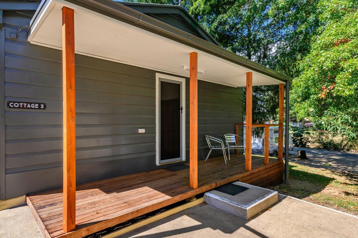 Three Bedroom Cottage - Deck