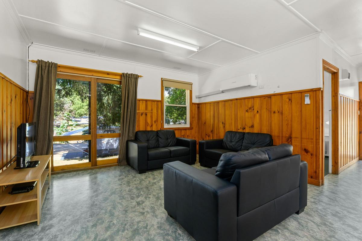 Three Bedroom Cottage Lounge