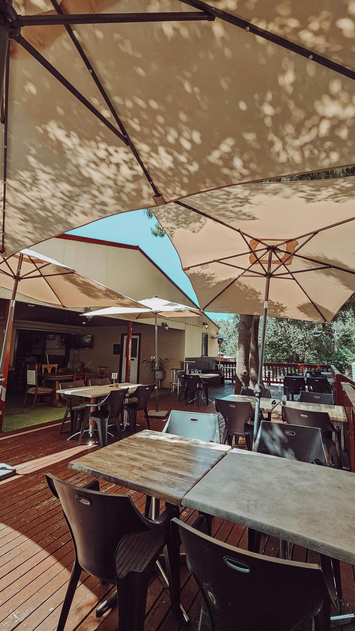 Bethanga Hotel Back Deck
