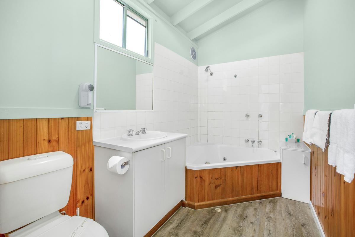 Bathroom in the Couples Spa Cabin