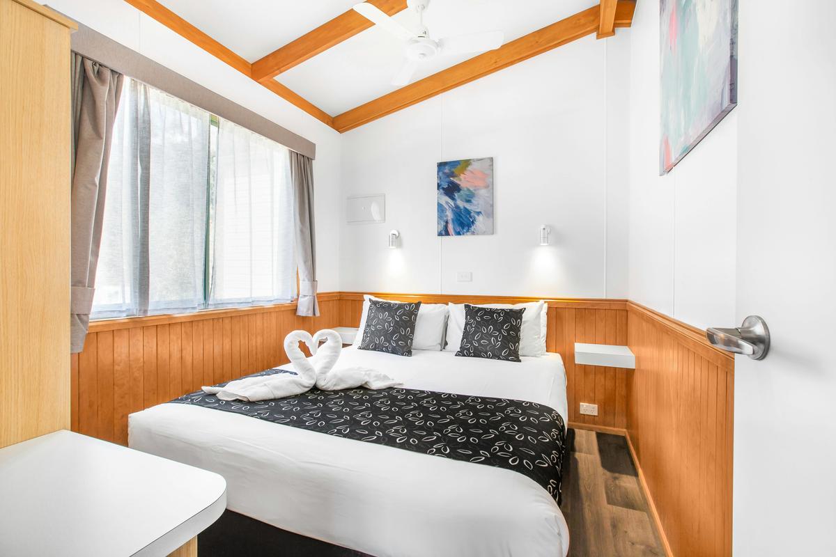 Queen bed in the Family Park Cabin